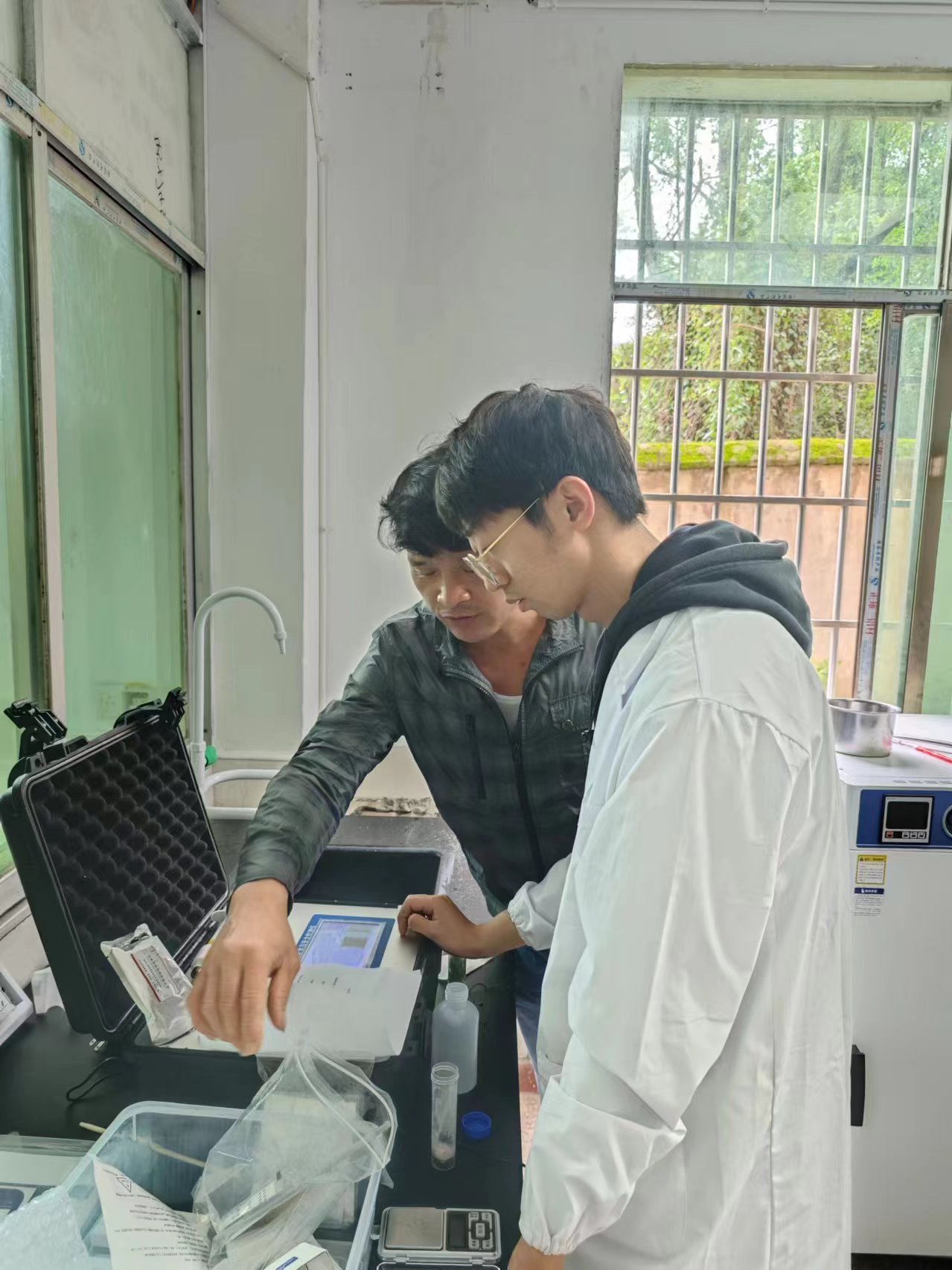 山东黄瓜视频APP视频免费观看食品安全黄瓜视频下载安装仪走进江西省新余市逸夫小学，为师生食品安全保驾护航